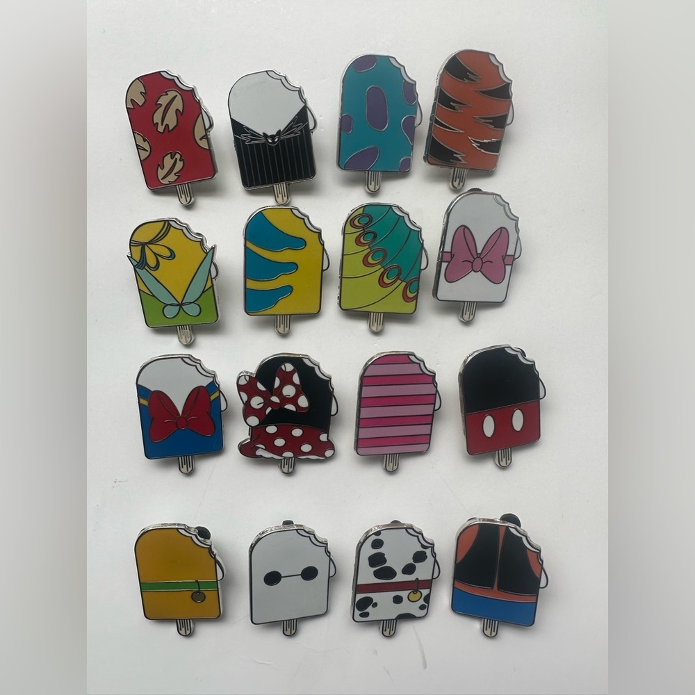 16 Disney Pin Set